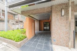 コアマンションフリージオ上野 建物画像1