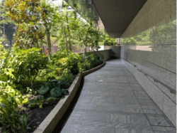 ラ・トゥール新宿グランド 建物画像1