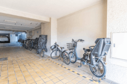 マンション四谷 建物画像1