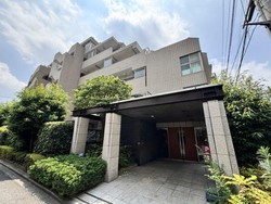 グランシュテル中野坂上 建物画像1